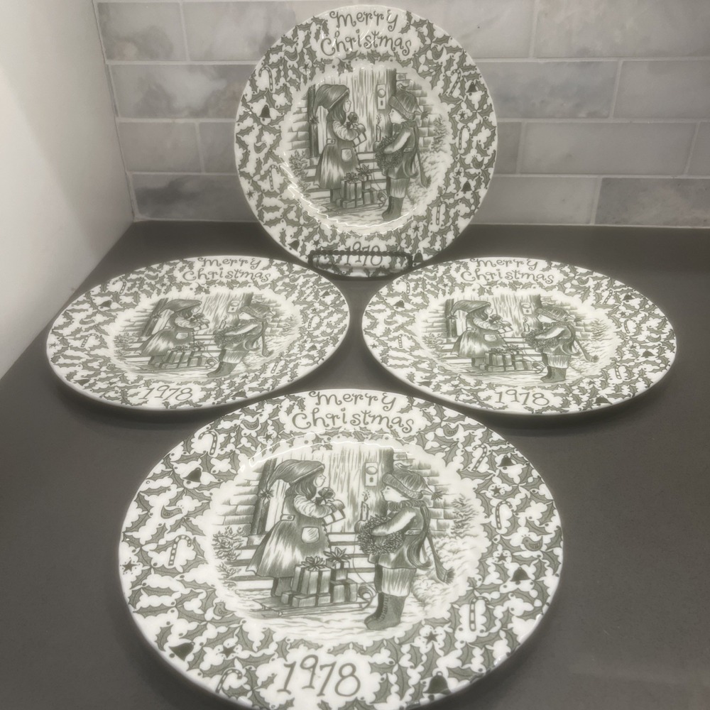 4-NEW-Royal Crownford  "Merry Christmas 1978" Norma Sherman - Staffordshire UK